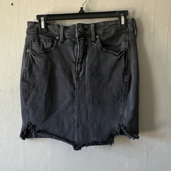 Good American Dresses & Skirts - Good American The Bombshell Black Frayed Denim Skirt Size 8